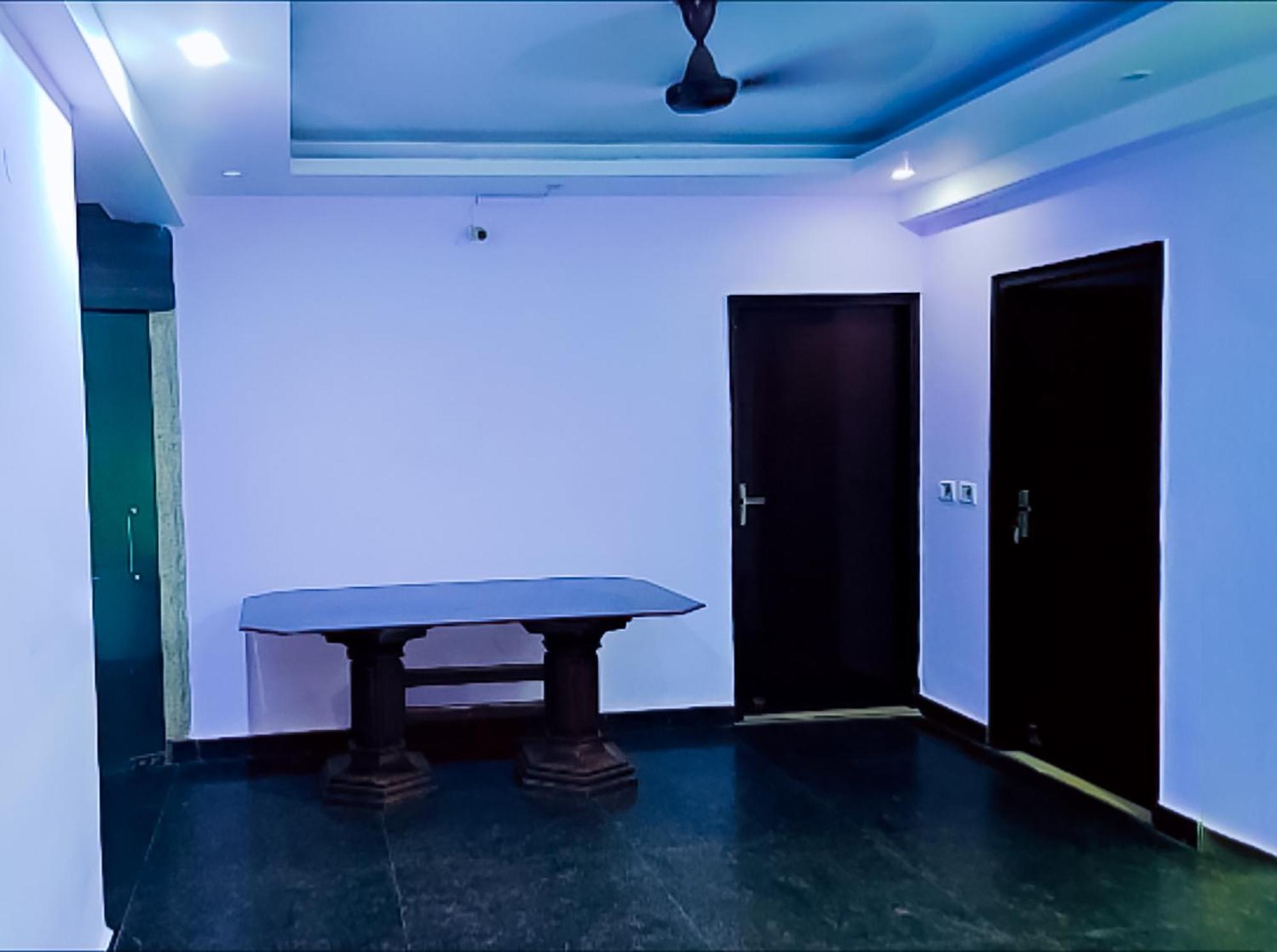 Happy Inn - Near Saket Metro Нью-Дели Экстерьер фото