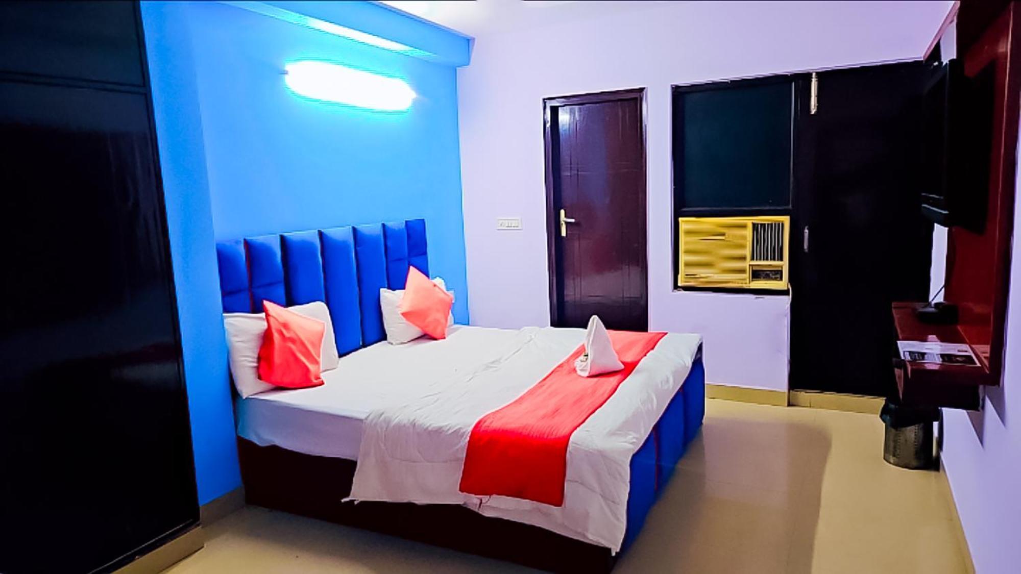 Happy Inn - Near Saket Metro Нью-Дели Экстерьер фото