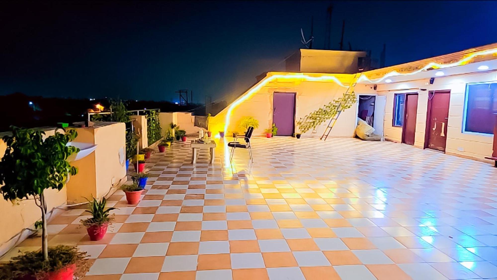 Happy Inn - Near Saket Metro Нью-Дели Экстерьер фото
