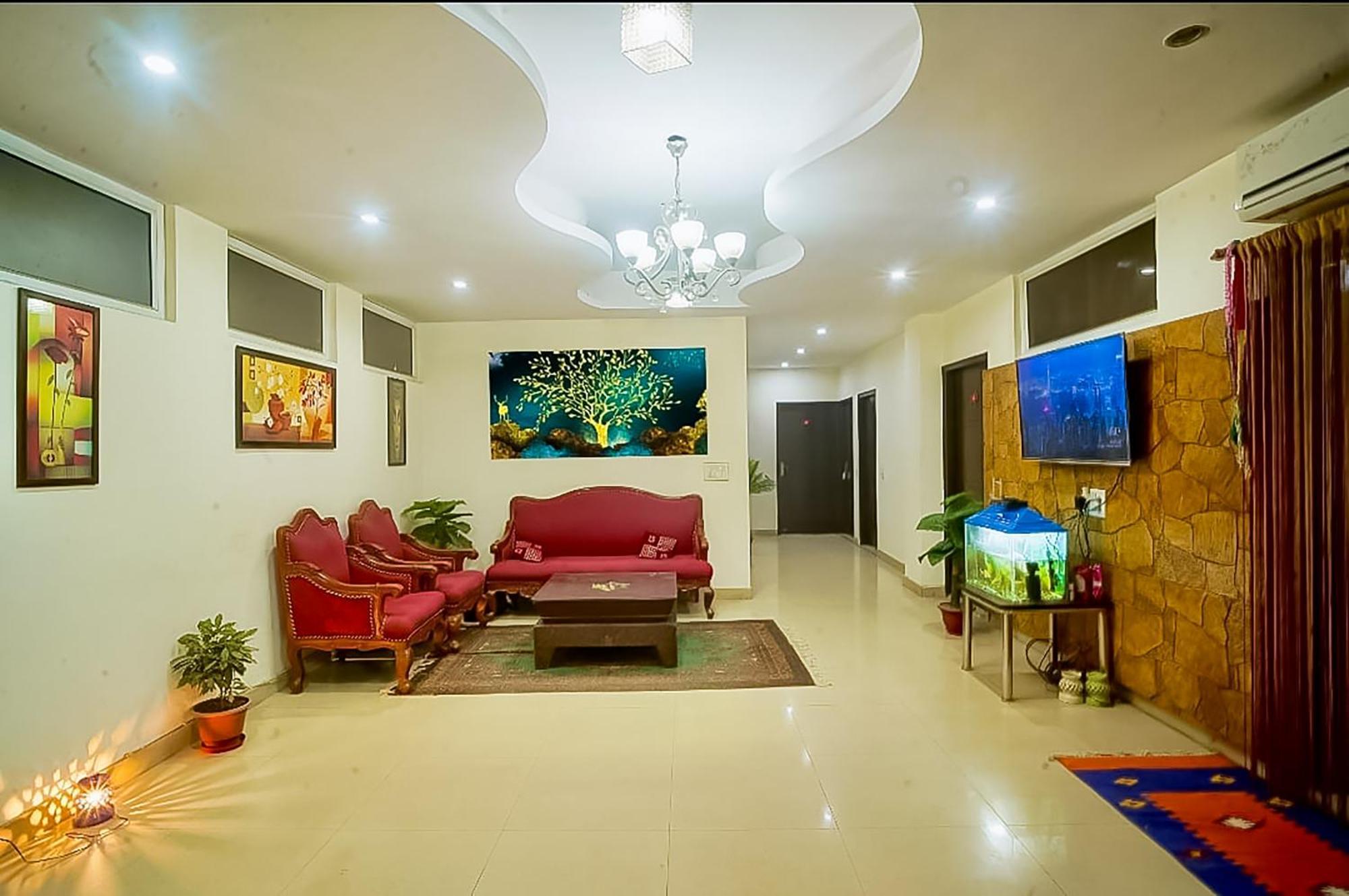 Happy Inn - Near Saket Metro Нью-Дели Экстерьер фото
